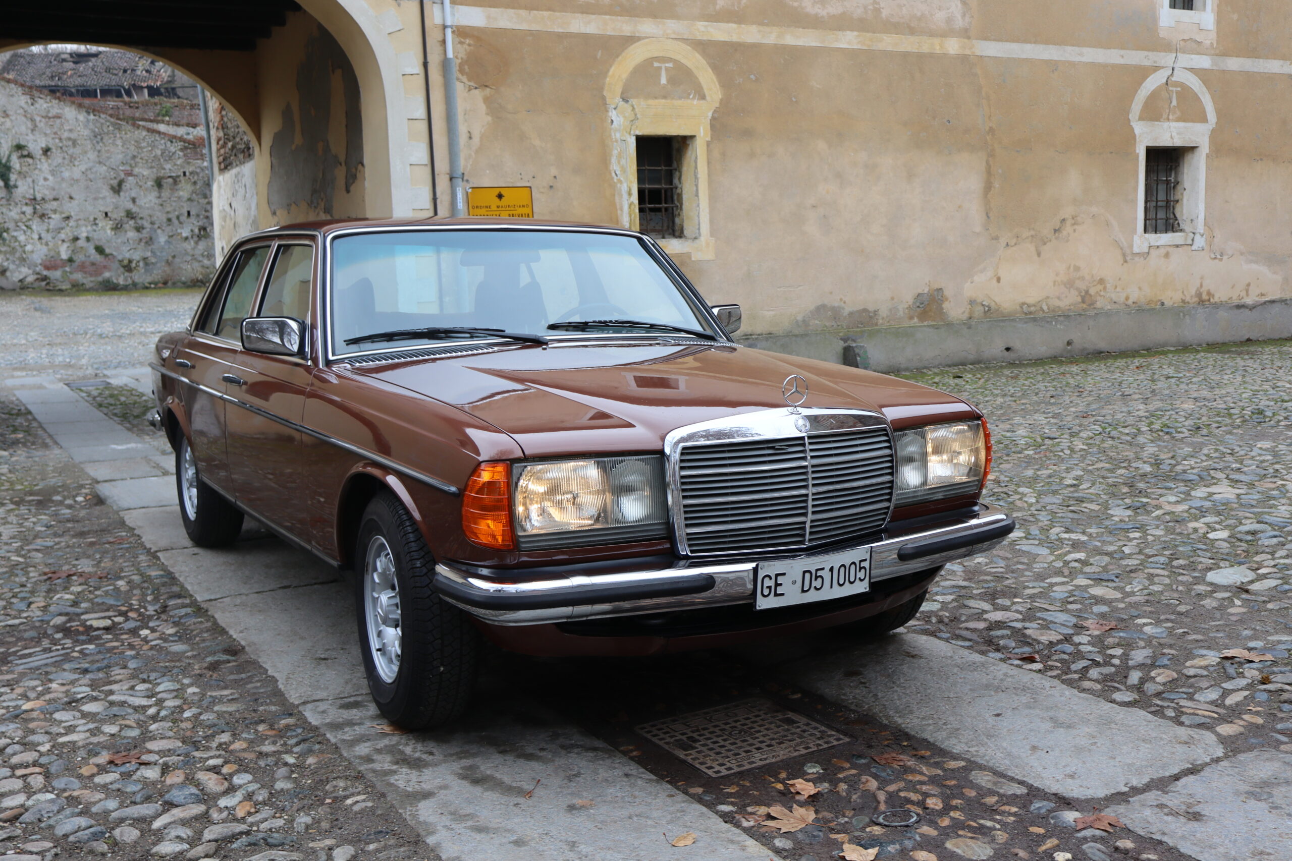 Mercedes 280 E W123 Anno 1976 colore Milan Brown e interno Velluto Brazil Fantastica!!Rara!! - immagine 54