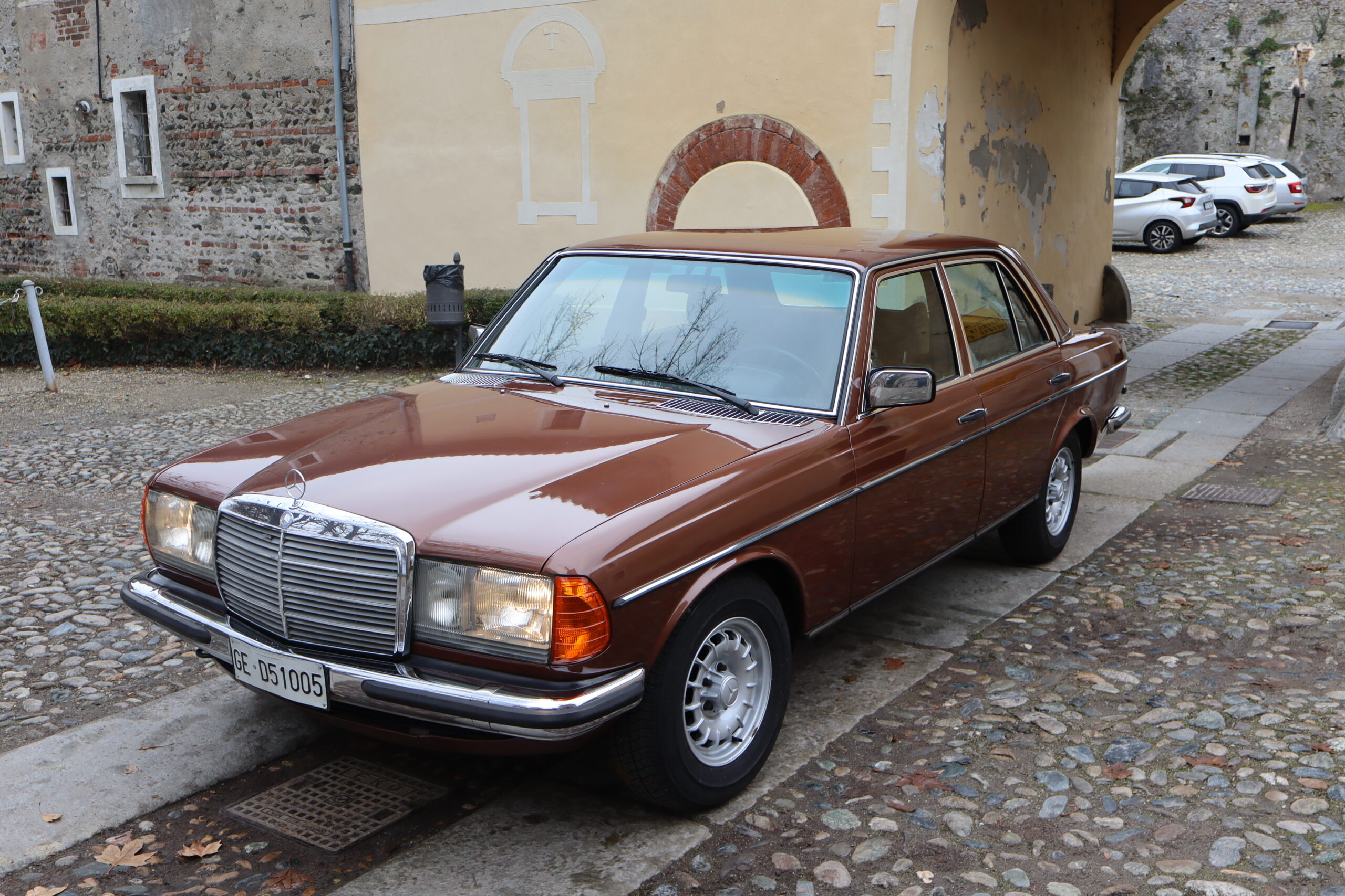 Mercedes 280 E W123 Anno 1976 colore Milan Brown e interno Velluto Brazil Fantastica!!Rara!! - immagine 52