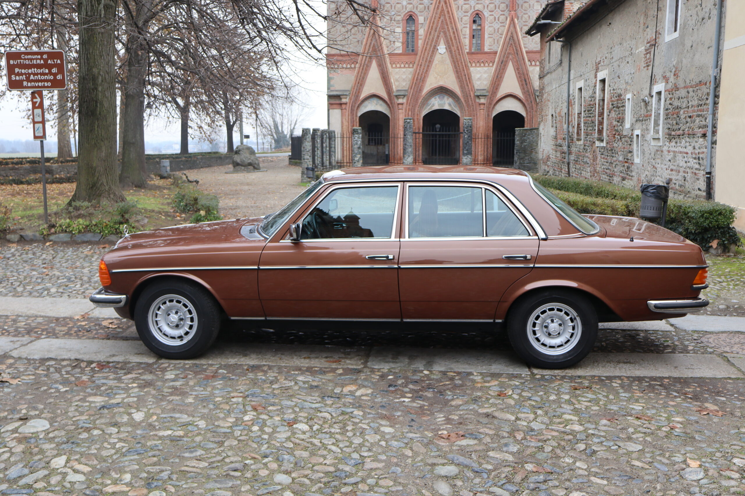Mercedes 280 E W123 Anno 1976 colore Milan Brown e interno Velluto Brazil Fantastica!!Rara!! - immagine 48