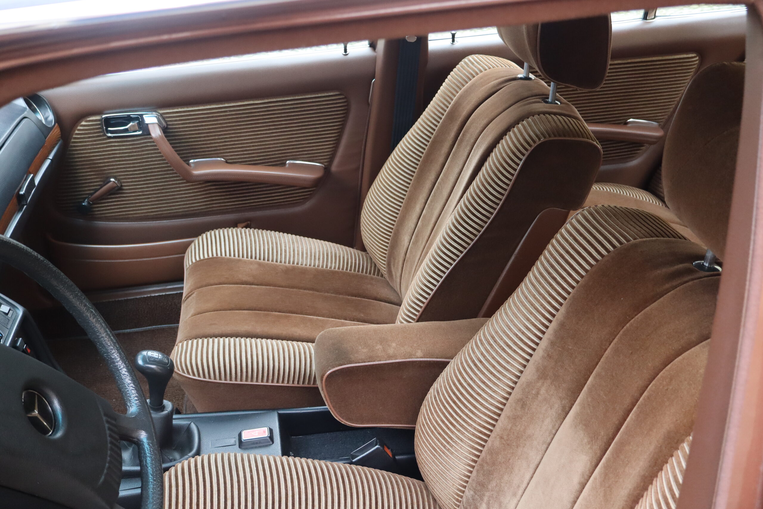 Mercedes 280 E W123 Anno 1976 colore Milan Brown e interno Velluto Brazil Fantastica!!Rara!! - immagine 42