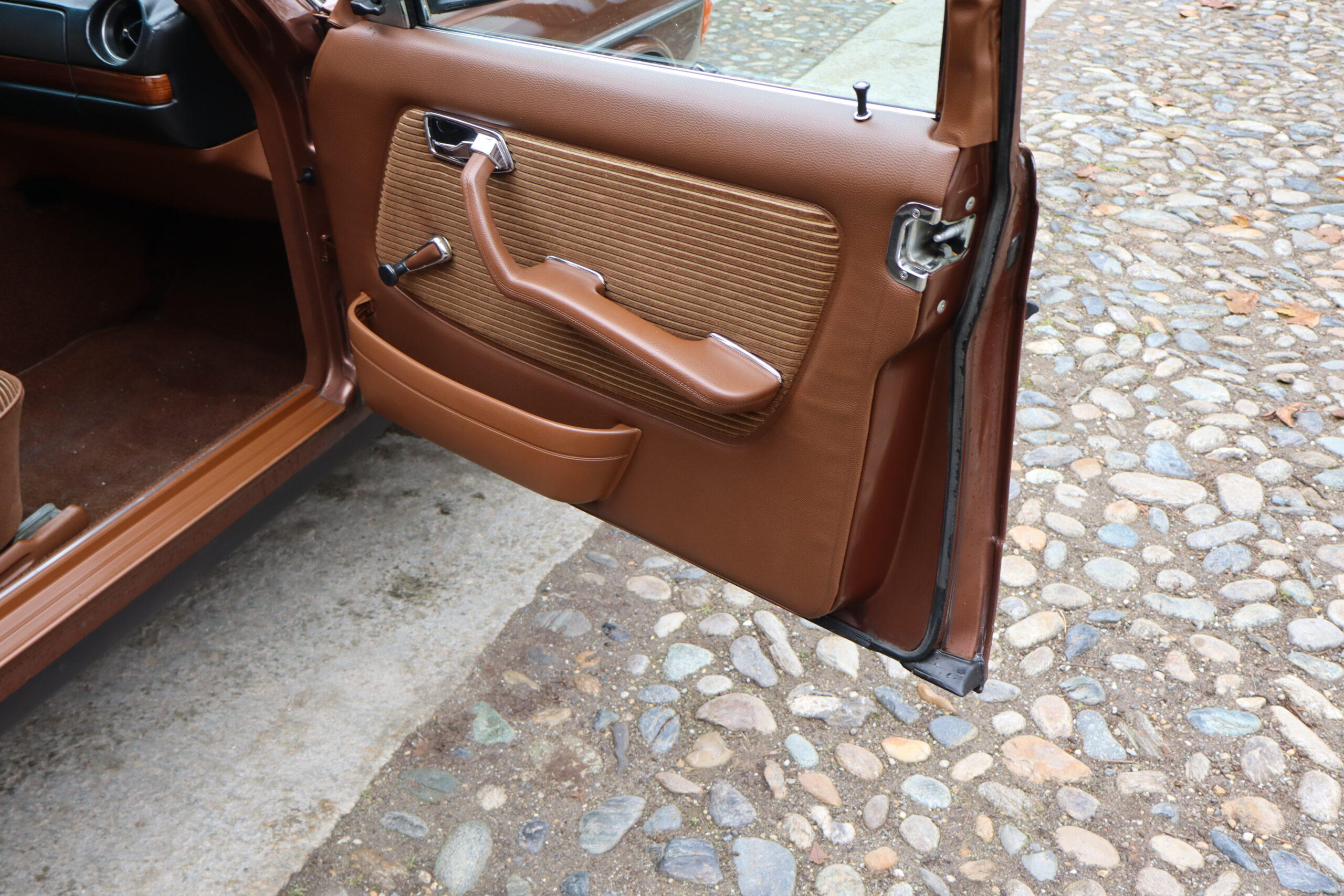 Mercedes 280 E W123 Anno 1976 colore Milan Brown e interno Velluto Brazil Fantastica!!Rara!! - immagine 25