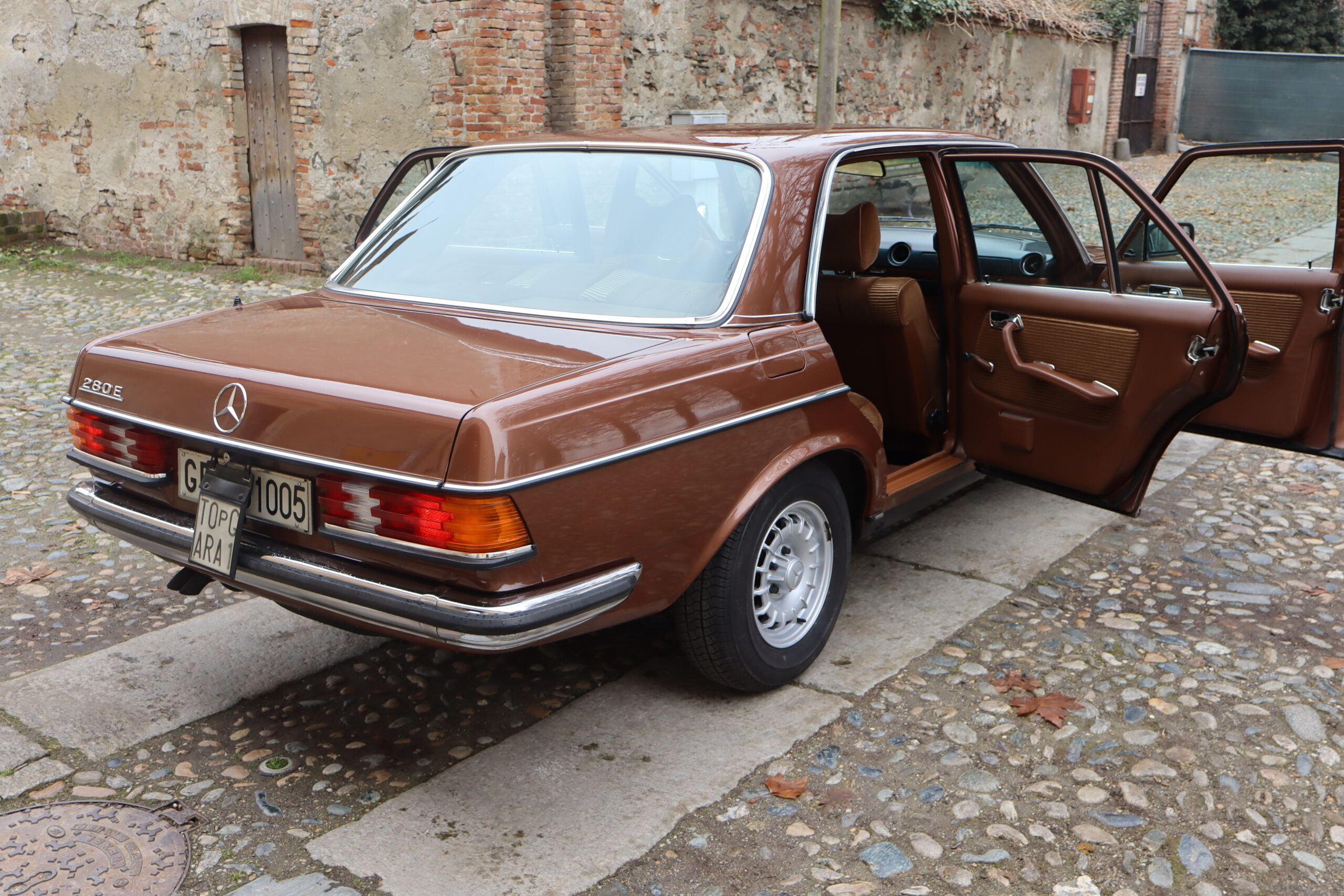 Mercedes 280 E W123 Anno 1976 colore Milan Brown e interno Velluto Brazil Fantastica!!Rara!! - immagine 23
