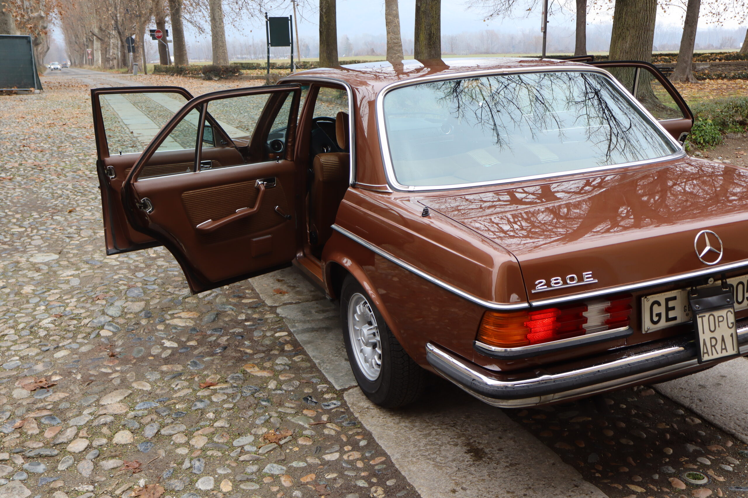 Mercedes 280 E W123 Anno 1976 colore Milan Brown e interno Velluto Brazil Fantastica!!Rara!! - immagine 22