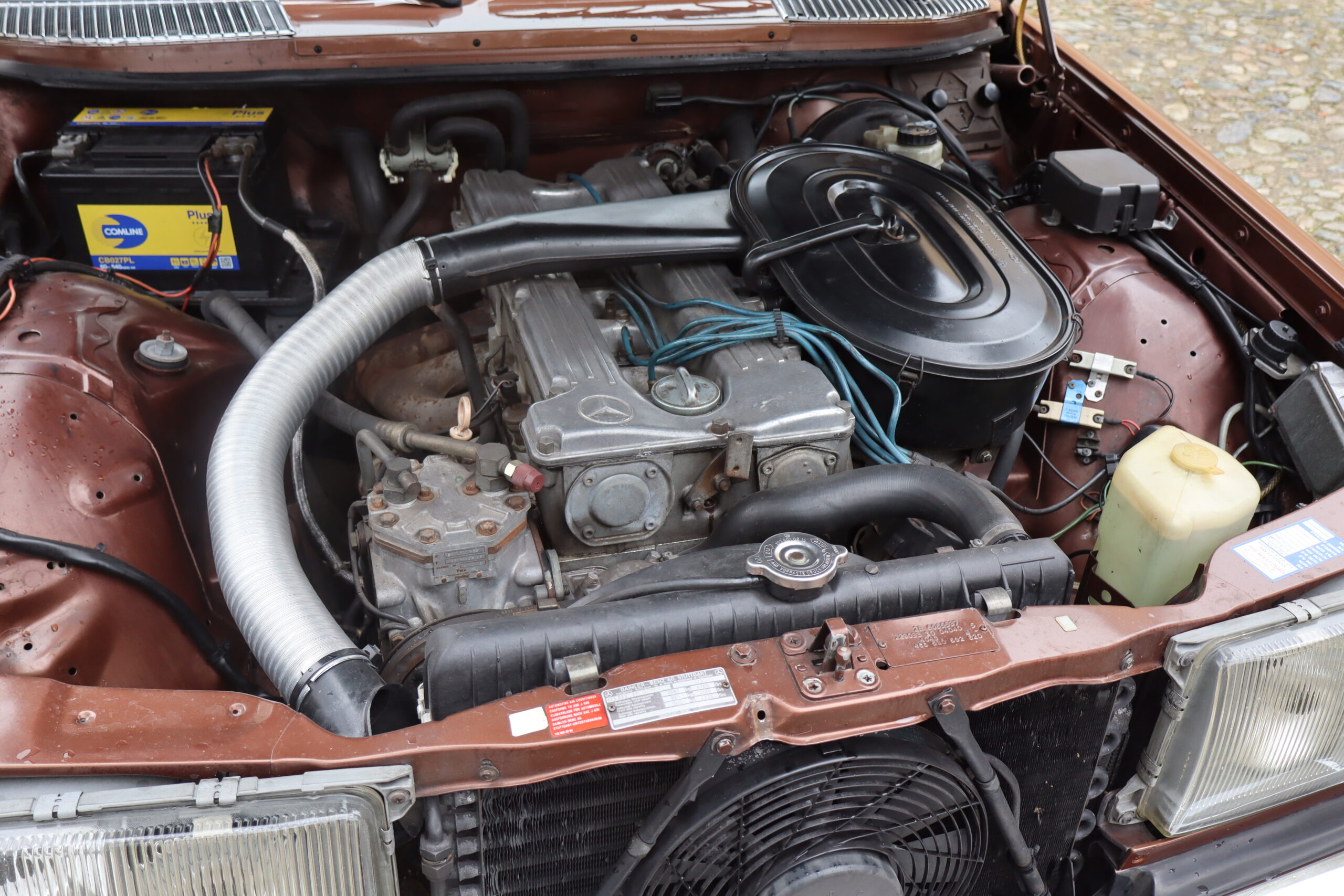 Mercedes 280 E W123 Anno 1976 colore Milan Brown e interno Velluto Brazil Fantastica!!Rara!! - immagine 20