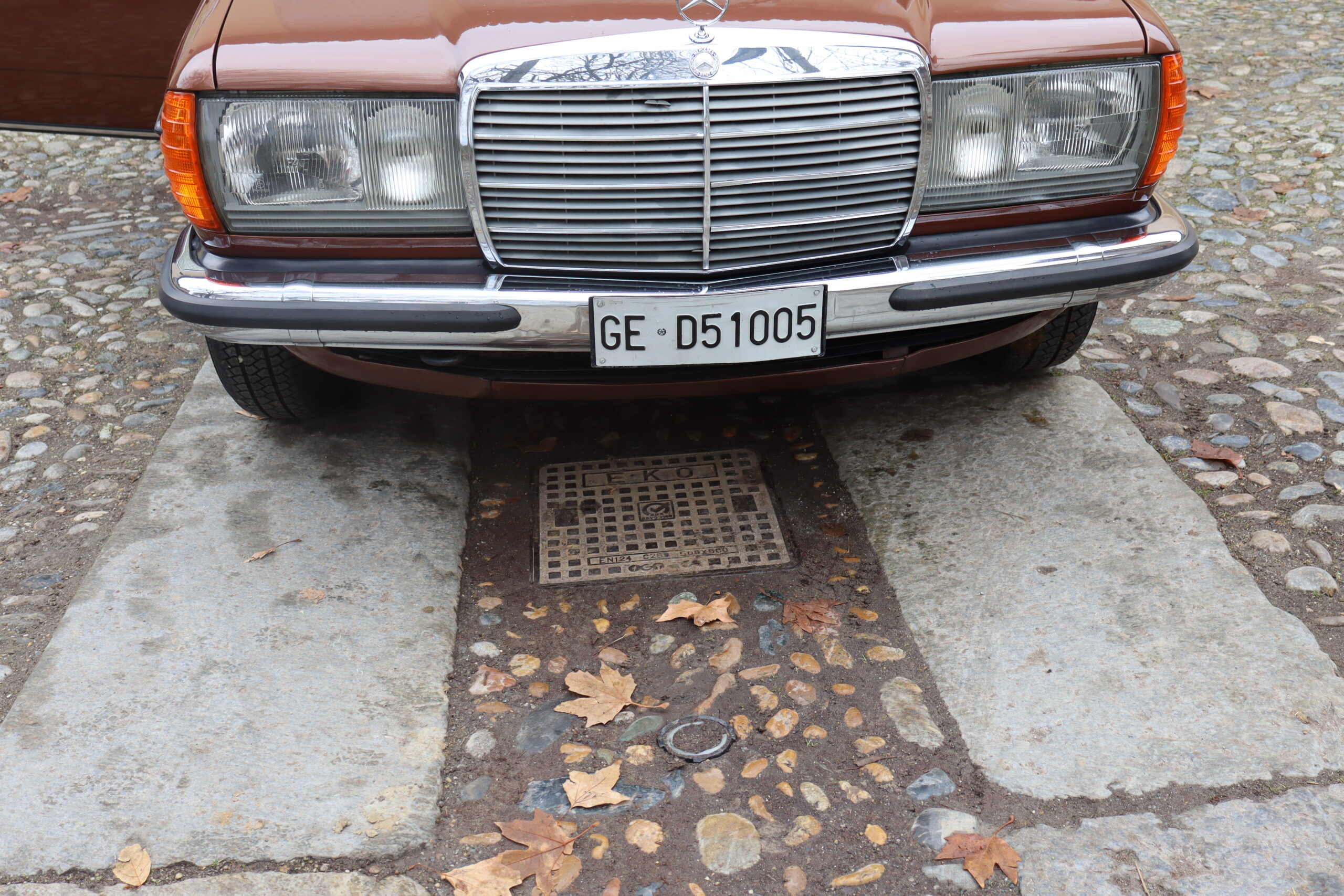 Mercedes 280 E W123 Anno 1976 colore Milan Brown e interno Velluto Brazil Fantastica!!Rara!! - immagine 14