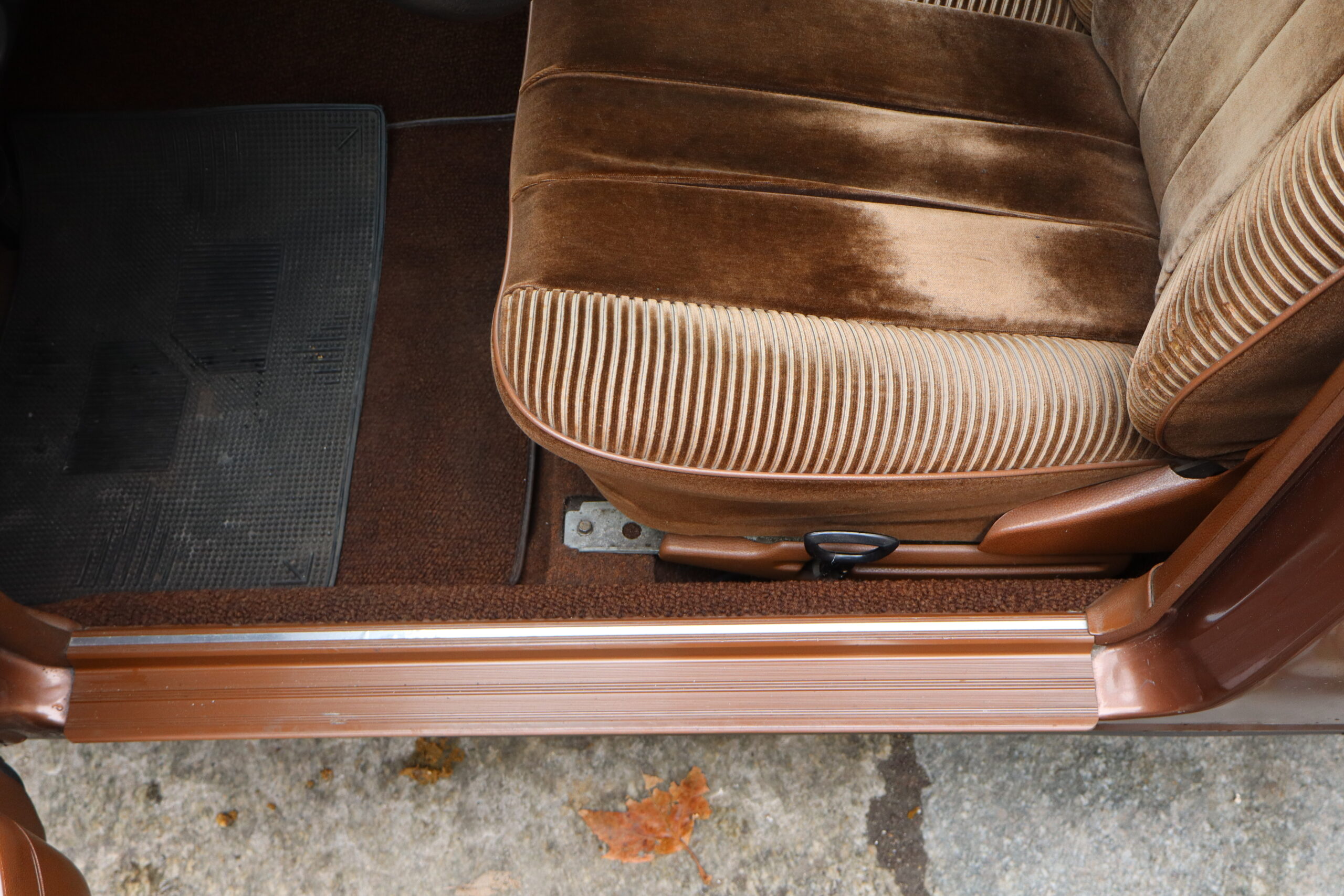 Mercedes 280 E W123 Anno 1976 colore Milan Brown e interno Velluto Brazil Fantastica!!Rara!! - immagine 12