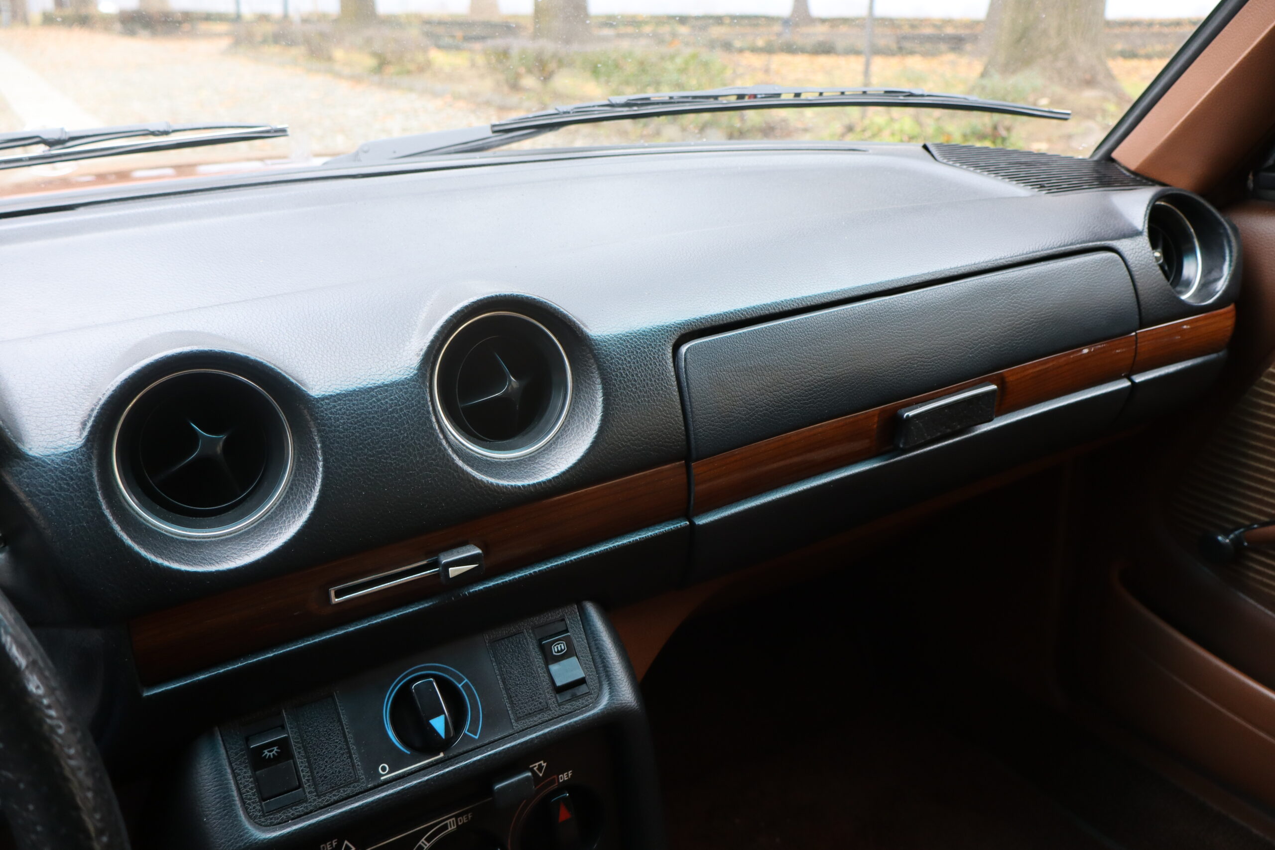 Mercedes 280 E W123 Anno 1976 colore Milan Brown e interno Velluto Brazil Fantastica!!Rara!! - immagine 10