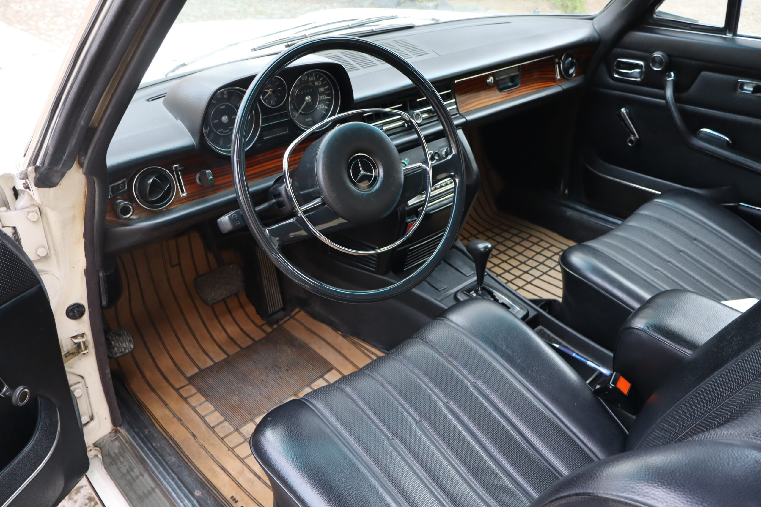 Mercedes 280 CE in condizioni spettacolari, libretto tagliandi ,Full Optional, introvabile cosi configurata! - immagine 26