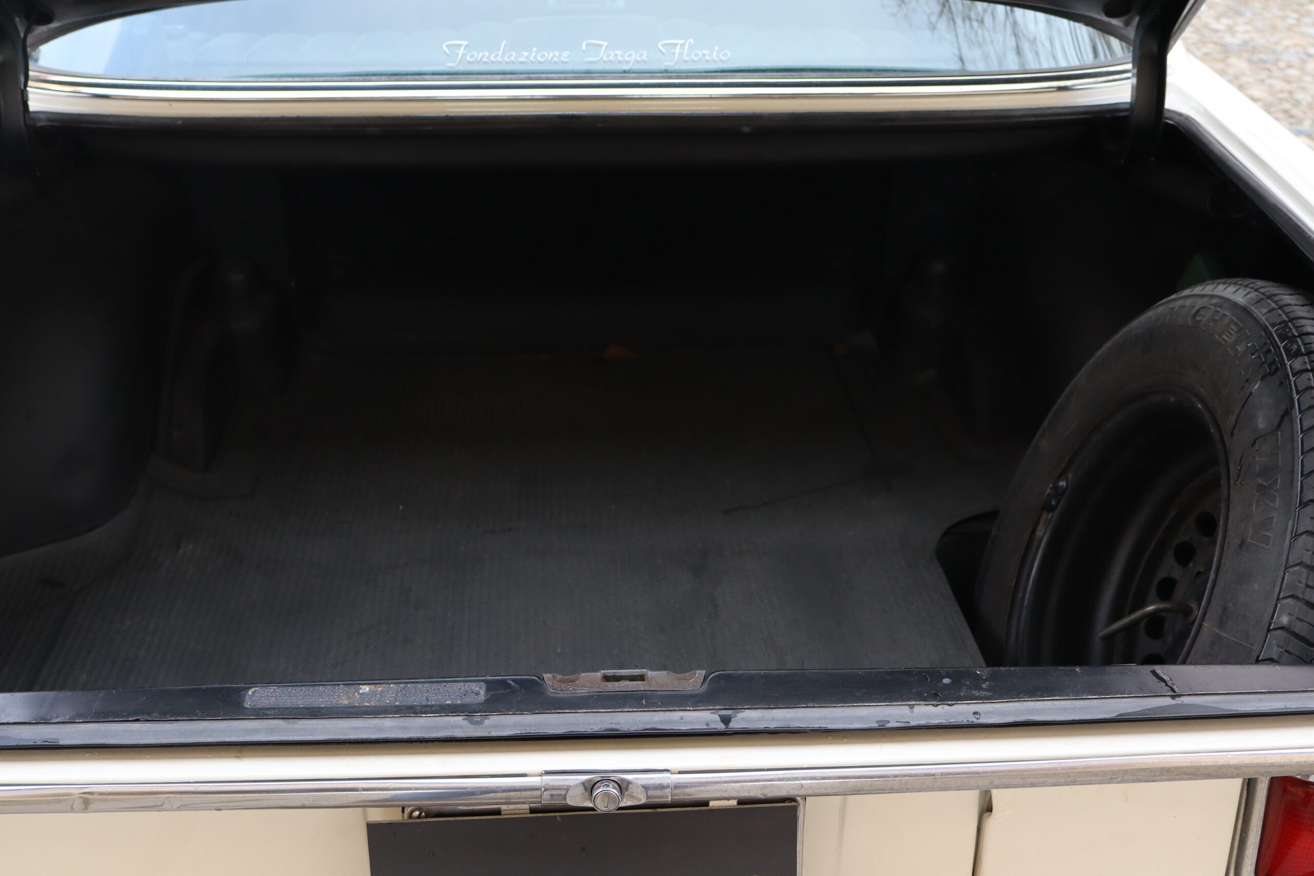 Mercedes 280 CE in condizioni spettacolari, libretto tagliandi ,Full Optional, introvabile cosi configurata! - immagine 41