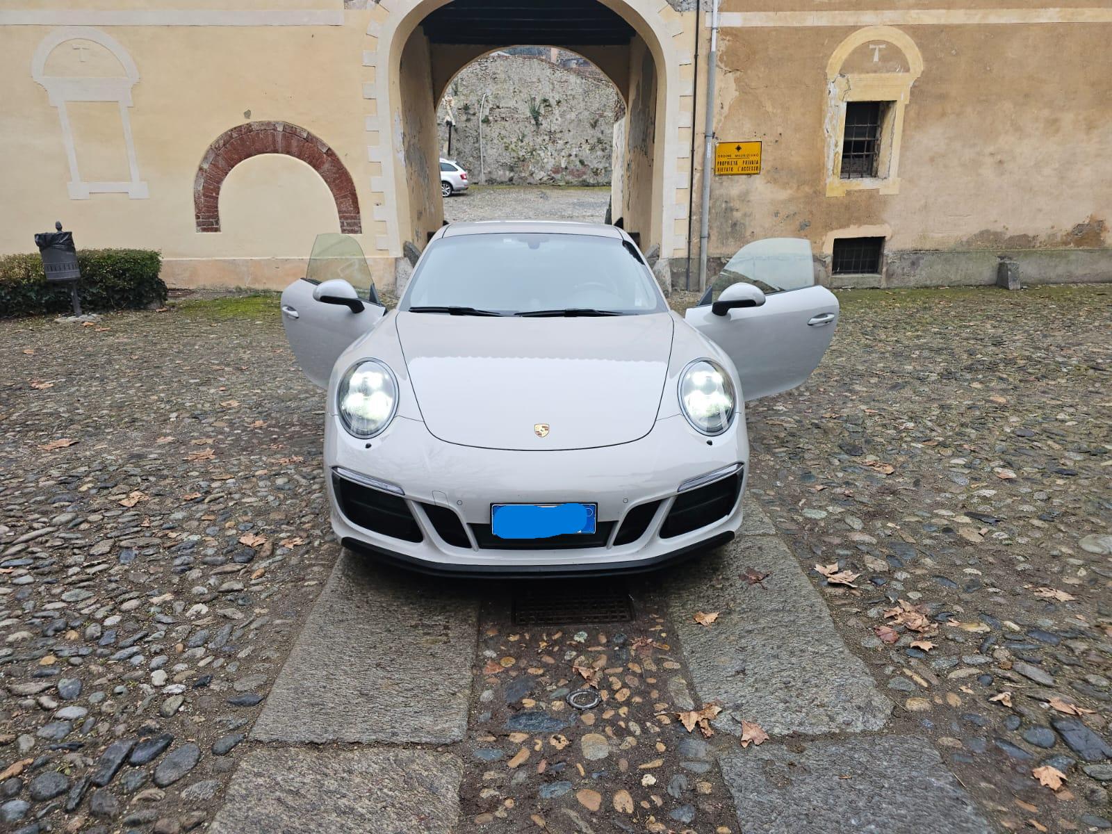 Porsche 911 Carrera 4 GTS anno 2018 - immagine 10
