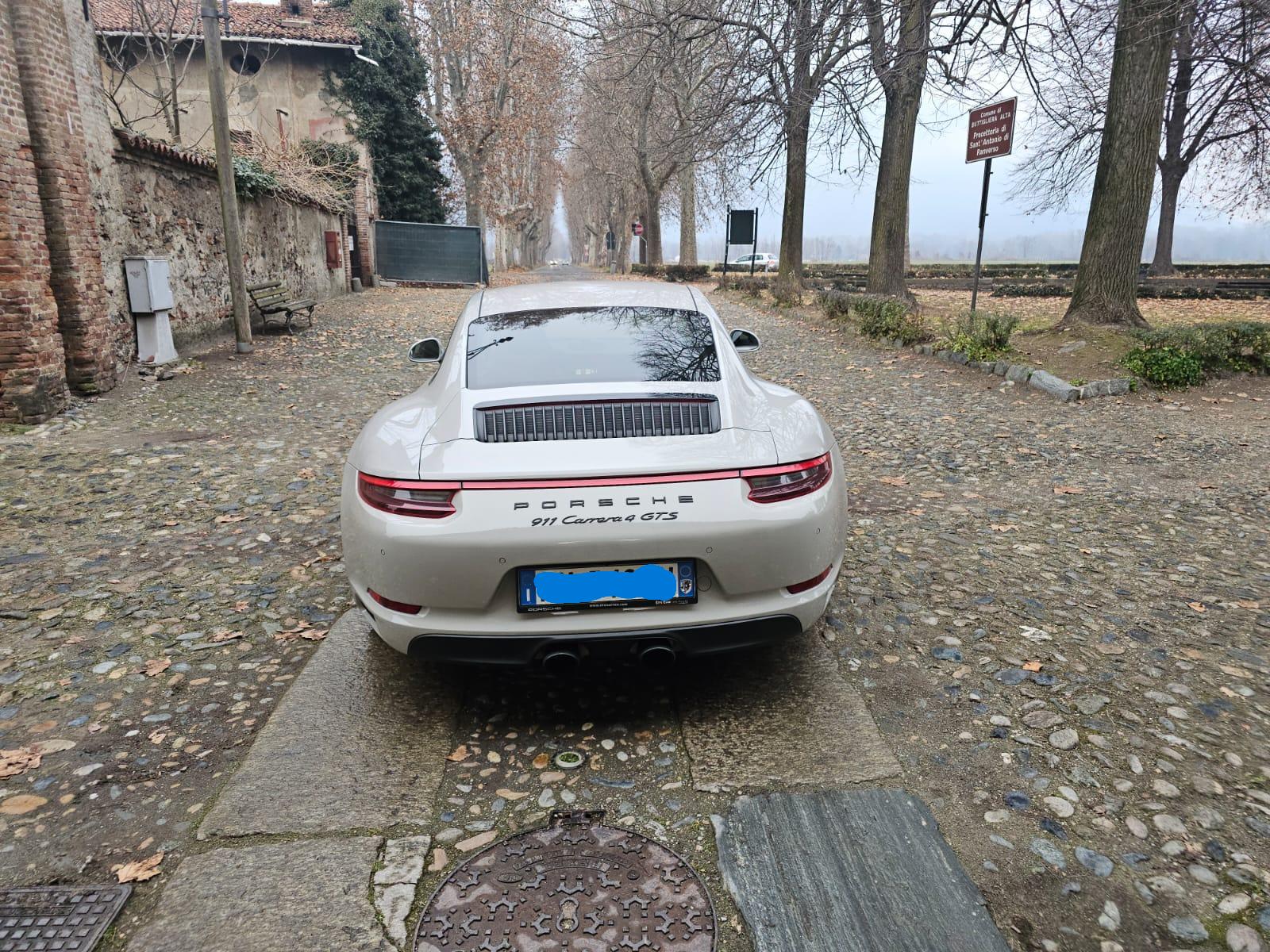 Porsche 911 Carrera 4 GTS anno 2018 - immagine 12