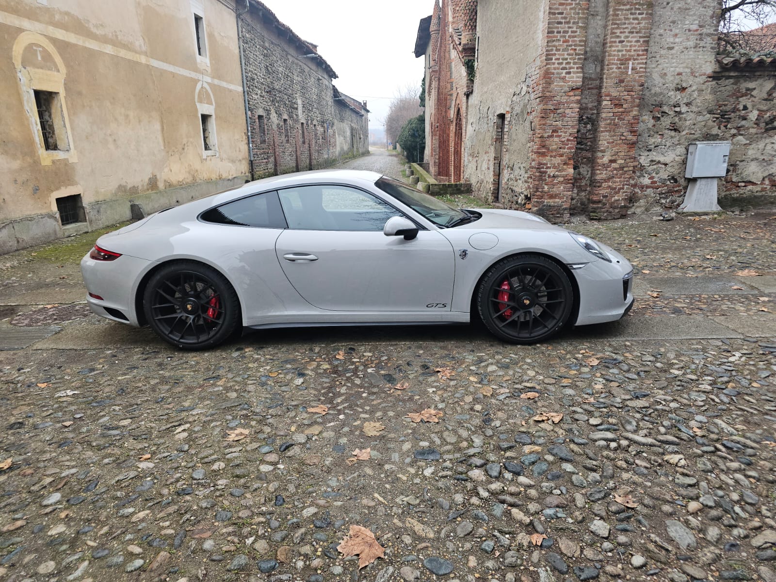 Porsche 911 Carrera 4 GTS anno 2018 - immagine 7