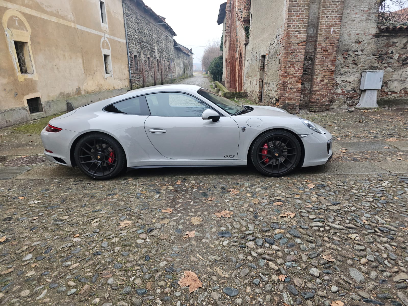 Porsche 911 Carrera 4 GTS anno 2018 - immagine 8