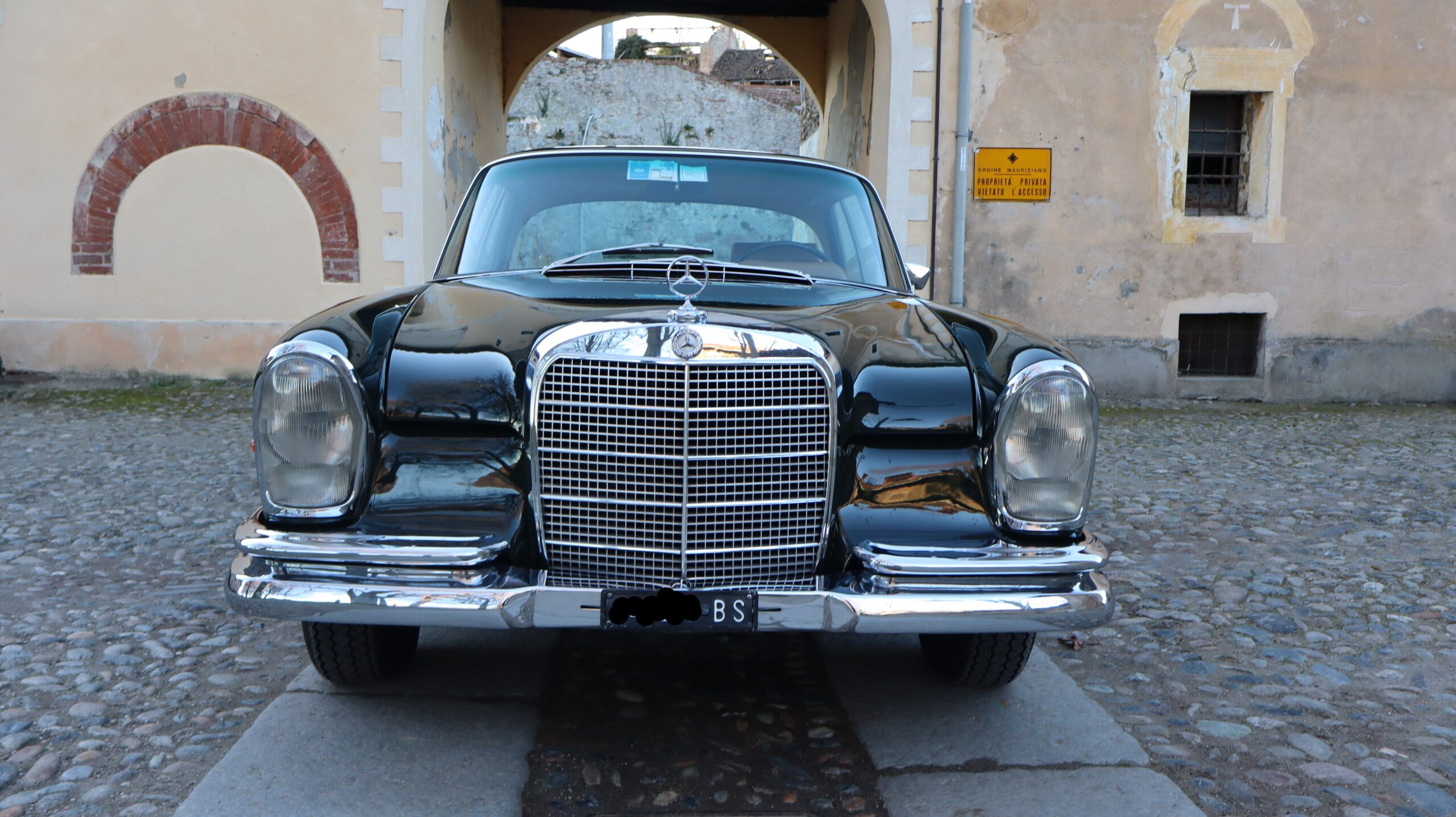 Mercedes 280 SE Coupé W111 1968 Unica!! Unico Proprietario!! Introvabile in pari condizioni! Targa oro ASI - immagine 4